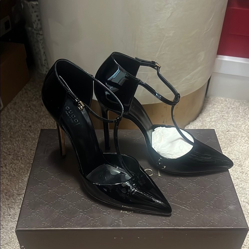 Gucci Black High Heel Pumps with Patent Finish